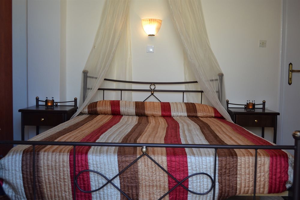 Alizea Villas & Suites Тира Экстерьер фото